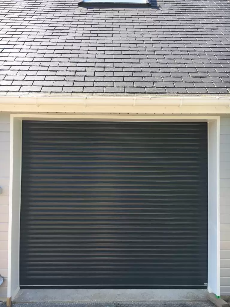 Portes de garages en aluminium et bois