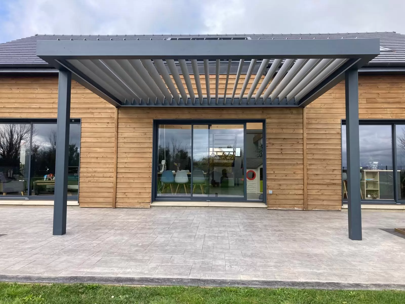 Pergola bio climatique maison moderne