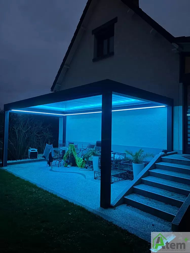 Pergolas avec éclairage LED bleu