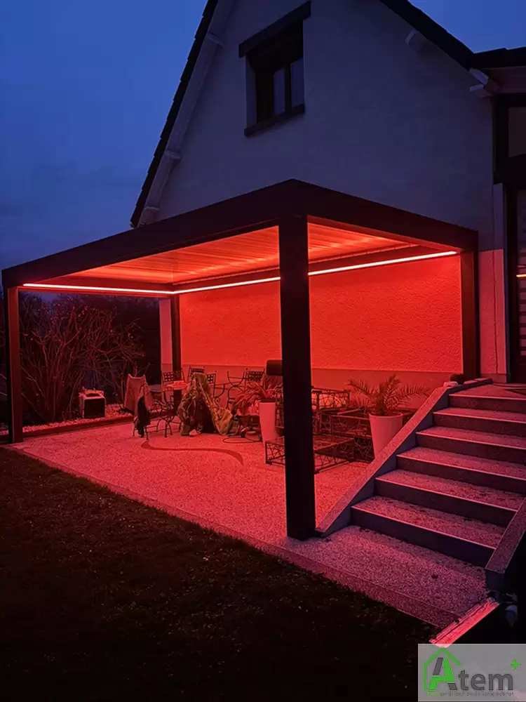 Pergolas avec éclairage LED rouge