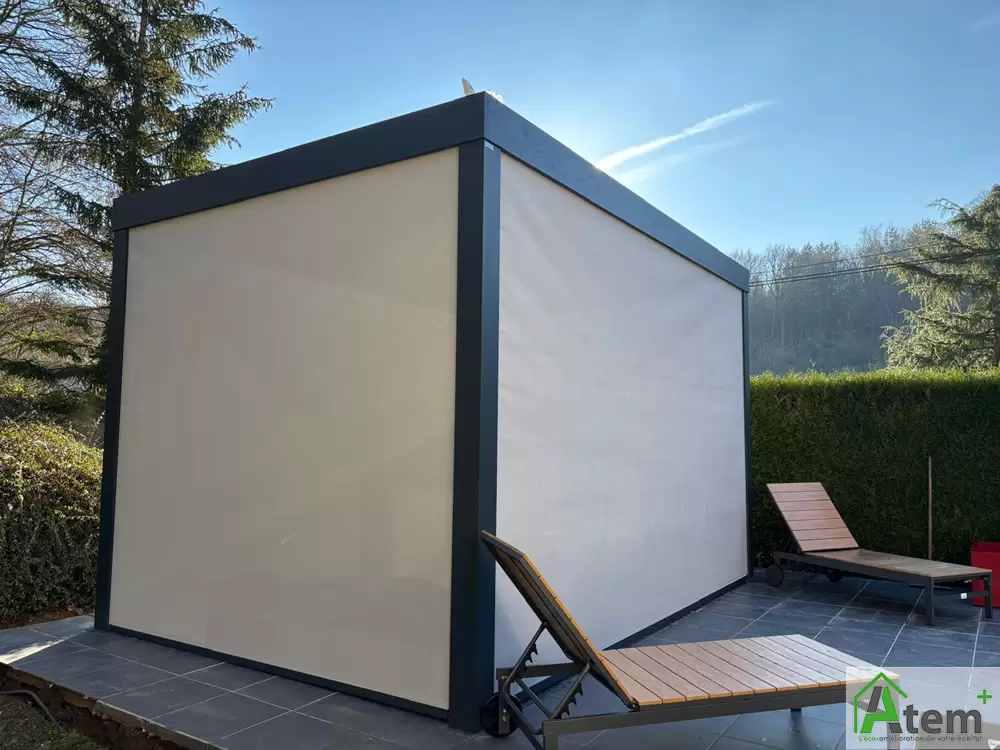 Pergola bioclimatique avec stores intégrés Pergola bioclimatique avec stores intégrés