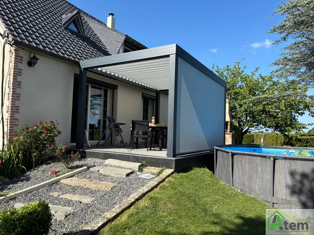 Installation d’une pergola bioclimatique Concept Alu Installation d’une pergola bioclimatique Concept Alu