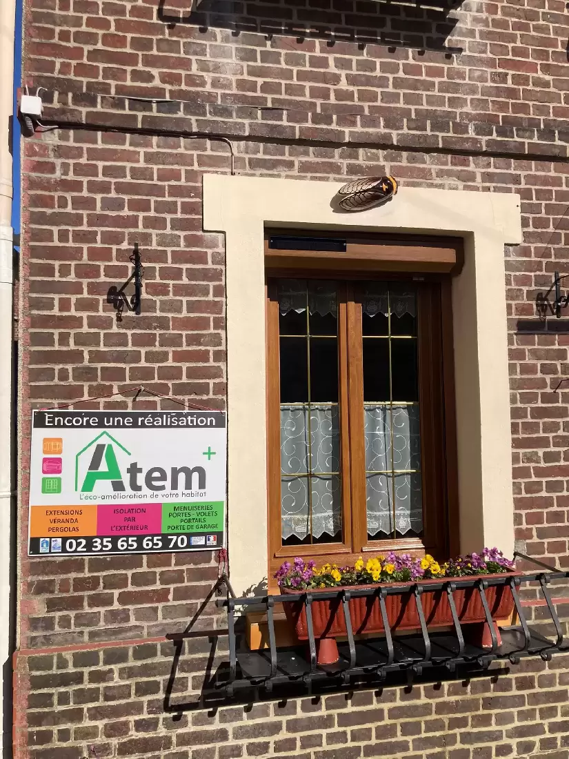 Nouvelle fenêtre maison en brique