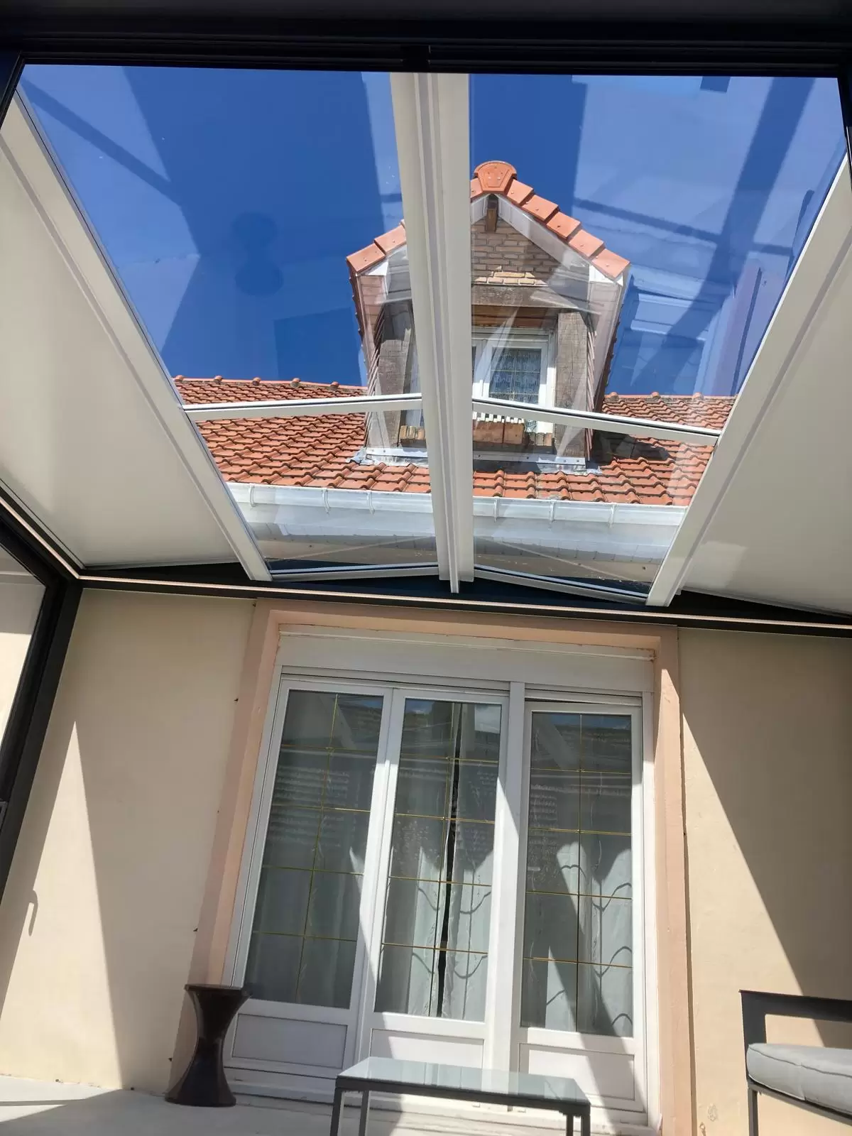 Véranda aluminium avec puit de lumière (Normandie) Véranda aluminium avec puit de lumière (Normandie)